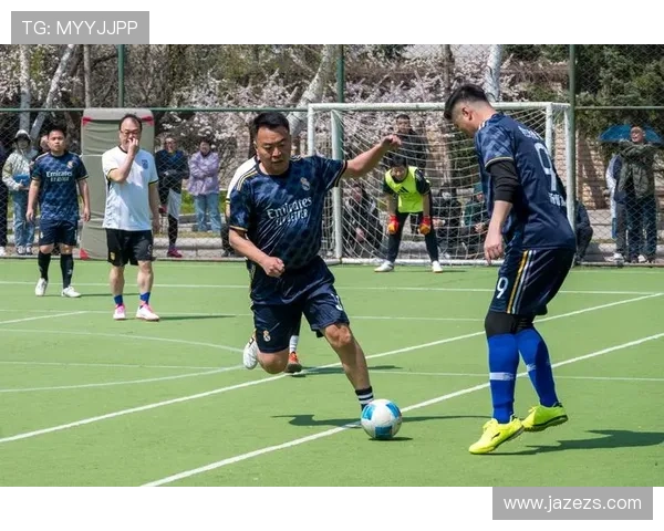 劲然绘制足球明星的激情与梦想展现球场风采的艺术之旅 劲然绘制足球明星的激情与梦想展现球场风采的艺术之旅